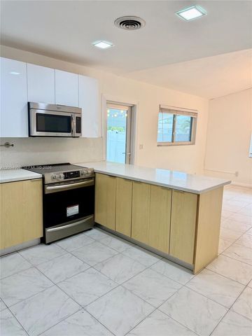 21140 NE 26th Avenue, Miami, FL 33180