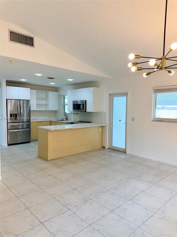 21140 NE 26th Avenue, Miami, FL 33180