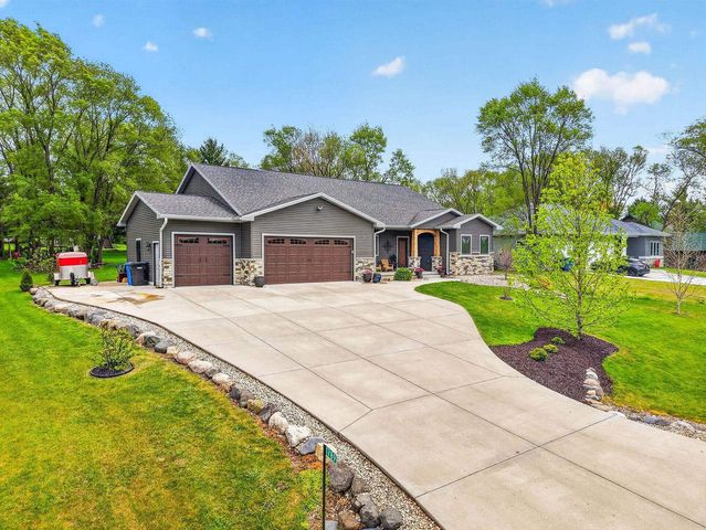 1789 Lunde Circle, Stoughton, WI 53589