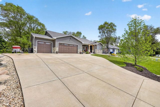 1789 Lunde Circle, Stoughton, WI 53589