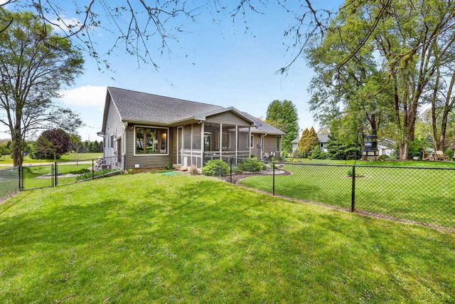 1789 Lunde Circle, Stoughton, WI 53589