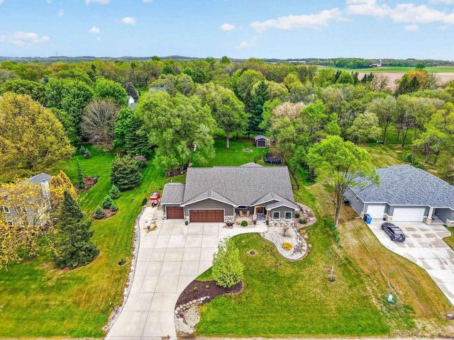1789 Lunde Circle, Stoughton, WI 53589