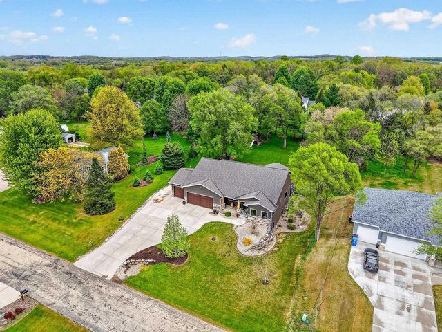 1789 Lunde Circle, Stoughton, WI 53589