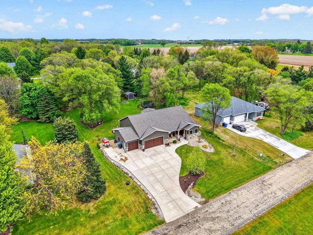 1789 Lunde Circle, Stoughton, WI 53589