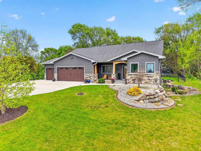 1789 Lunde Circle, Stoughton, WI 53589