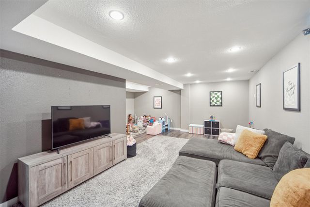 907 NE 49th Street, Ankeny, IA 50021