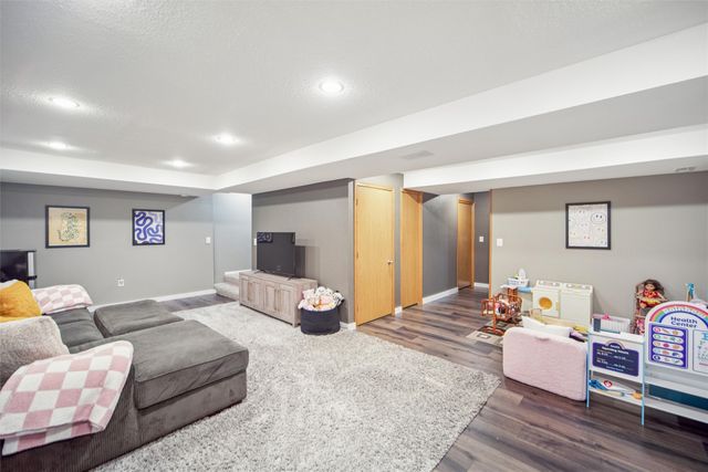 907 NE 49th Street, Ankeny, IA 50021