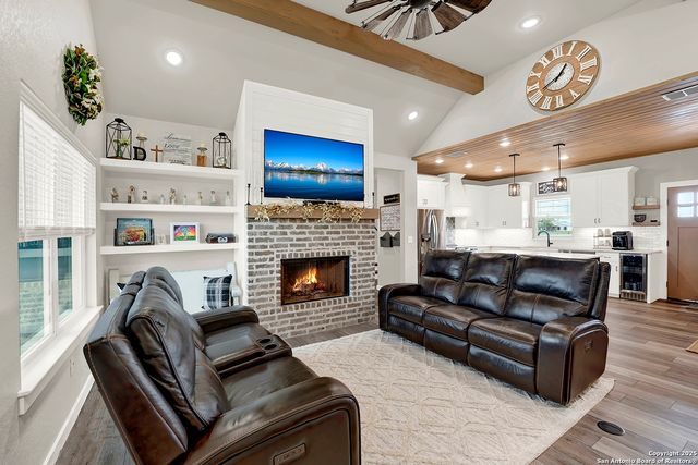 1474 County Road 342, La Vernia, TX 78121