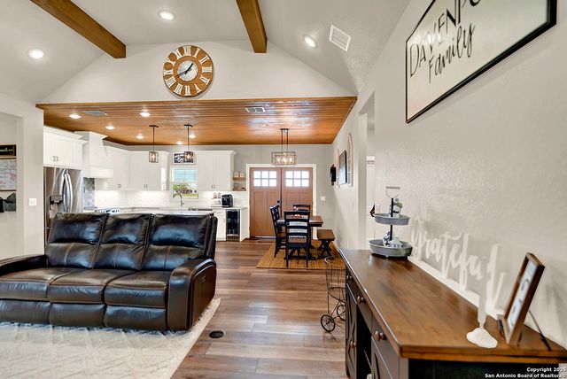 1474 County Road 342, La Vernia, TX 78121