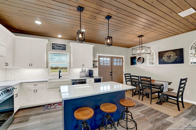 1474 County Road 342, La Vernia, TX 78121