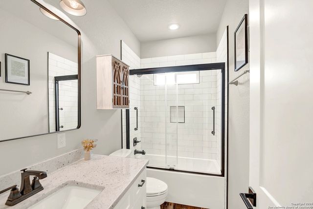 1474 County Road 342, La Vernia, TX 78121