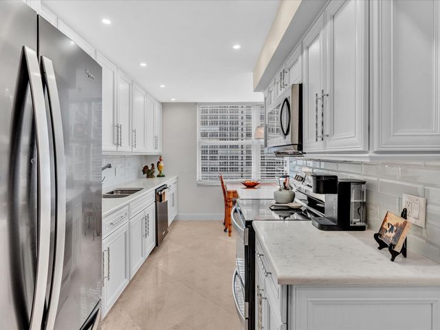 4300 N Ocean Boulevard 15J, Fort Lauderdale, FL 33308