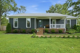 956 Harpeth Bend Dr, Nashville, TN 37221