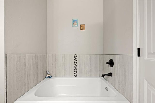 5796 Dogwood Drive, Guthrie, OK 73044