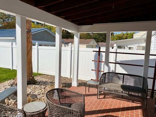 1090 Taft Avenue, Cuyahoga Falls, OH 44223