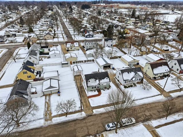 1090 Taft Avenue, Cuyahoga Falls, OH 44223