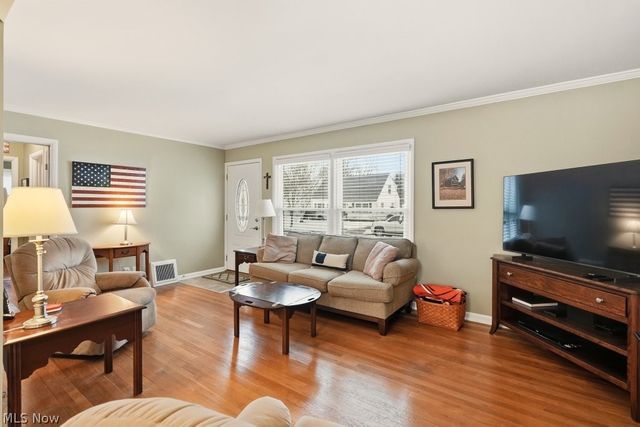 1090 Taft Avenue, Cuyahoga Falls, OH 44223