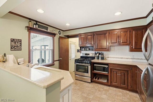 1090 Taft Avenue, Cuyahoga Falls, OH 44223