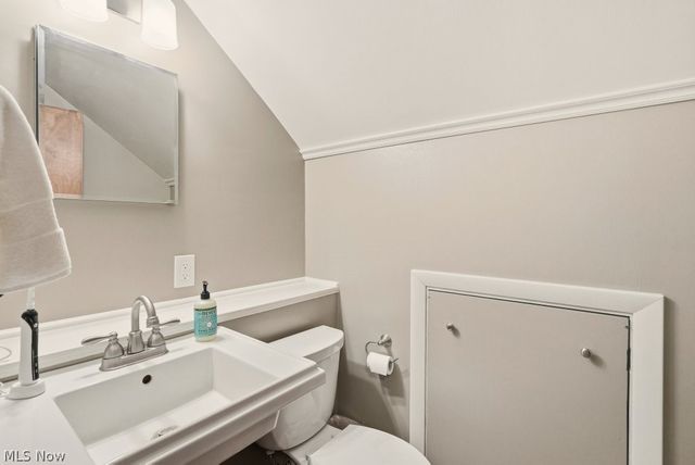 1090 Taft Avenue, Cuyahoga Falls, OH 44223