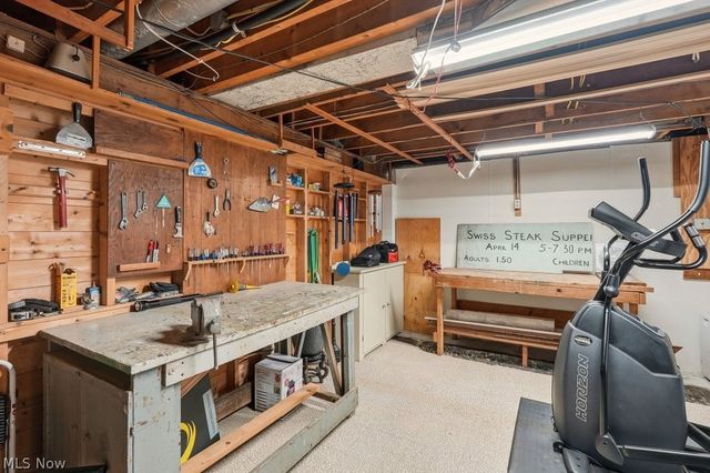 1090 Taft Avenue, Cuyahoga Falls, OH 44223