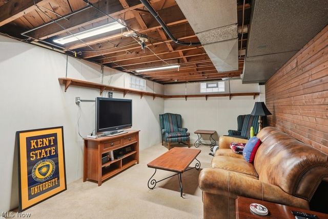 1090 Taft Avenue, Cuyahoga Falls, OH 44223