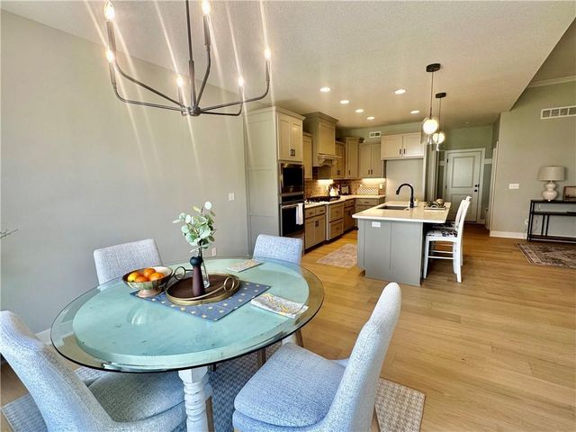 7050 NW Yulich Court, Parkville, MO 64152