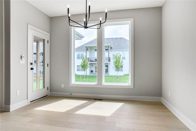 7050 NW Yulich Court, Parkville, MO 64152