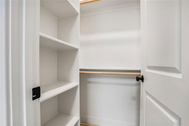 7050 NW Yulich Court, Parkville, MO 64152