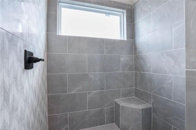 7050 NW Yulich Court, Parkville, MO 64152