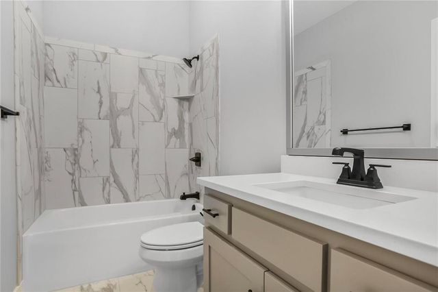 7050 NW Yulich Court, Parkville, MO 64152