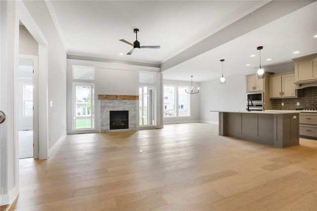 7050 NW Yulich Court, Parkville, MO 64152