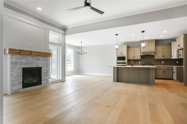 7050 NW Yulich Court, Parkville, MO 64152