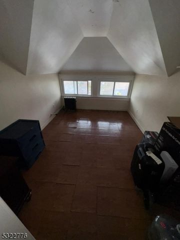 393 E 38th St, Paterson City, NJ 07504