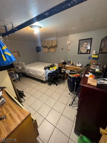 393 E 38th St, Paterson City, NJ 07504