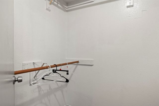 10204 Oak Terrace Circle, Dallas, TX 75227