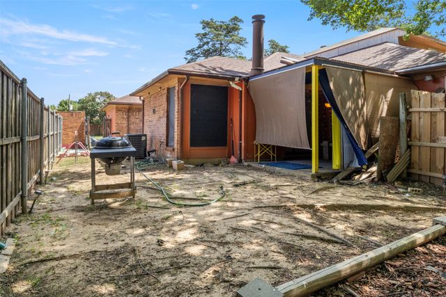 10204 Oak Terrace Circle, Dallas, TX 75227