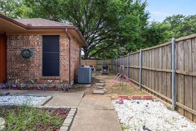 10204 Oak Terrace Circle, Dallas, TX 75227