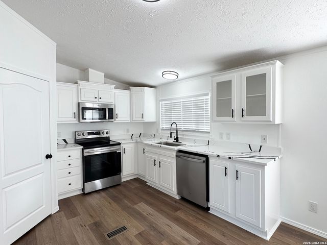 480 Brooks Lane, Poteet, TX 78065