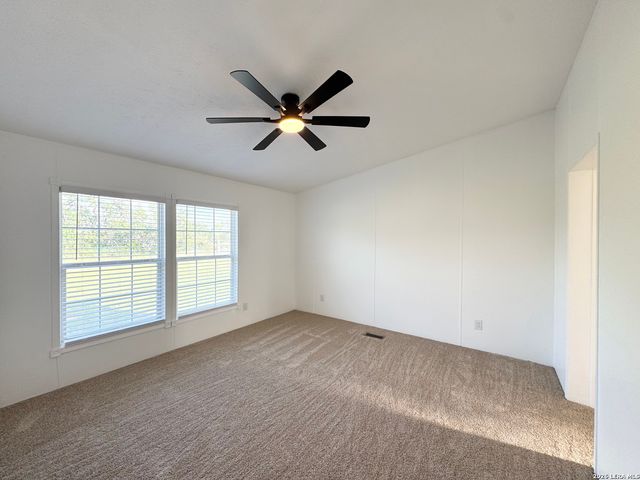 480 Brooks Lane, Poteet, TX 78065