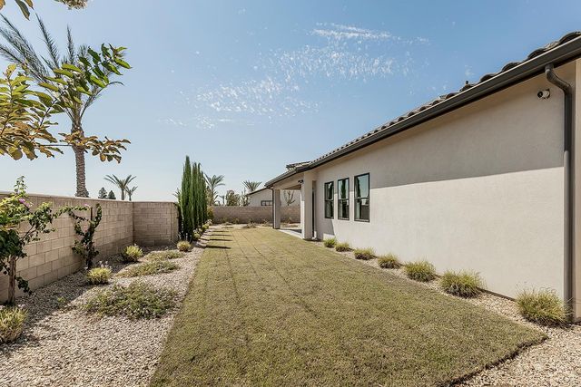 2825 E Beech Tree Drive, Fresno, CA 93730