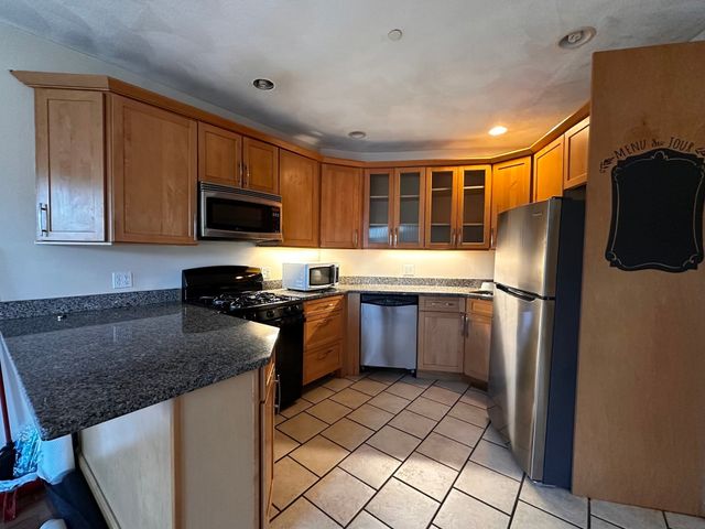 176 Elm 2, Everett, MA 02149