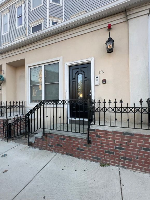 176 Elm 2, Everett, MA 02149