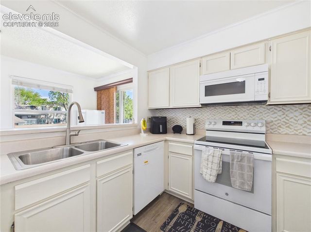 4100 Woodside Lane, Pueblo, CO 81008