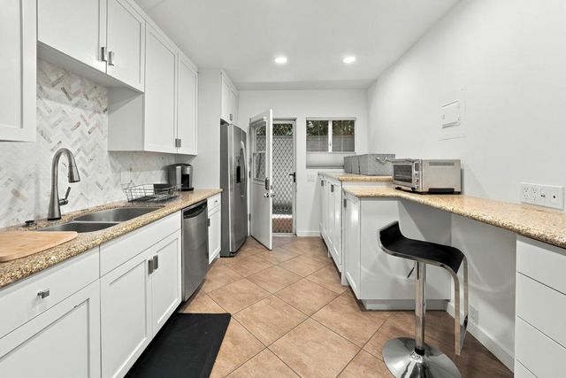 500 W Arenas Road 4, Palm Springs, CA 92262