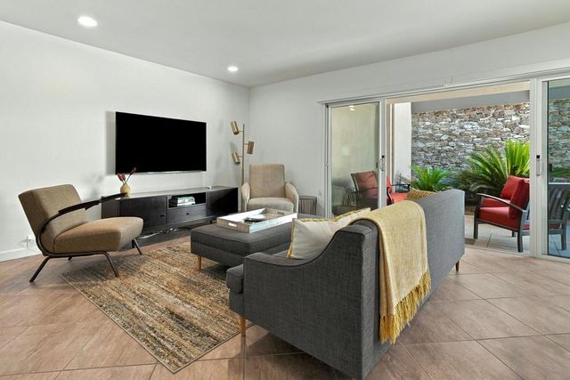500 W Arenas Road 4, Palm Springs, CA 92262