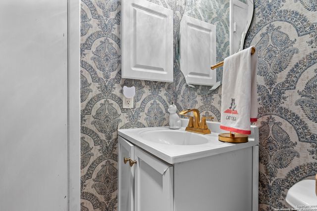 829 W Bitters Rd Apt 703, San Antonio, TX 78216