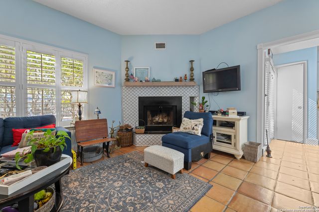 829 W Bitters Rd Apt 703, San Antonio, TX 78216