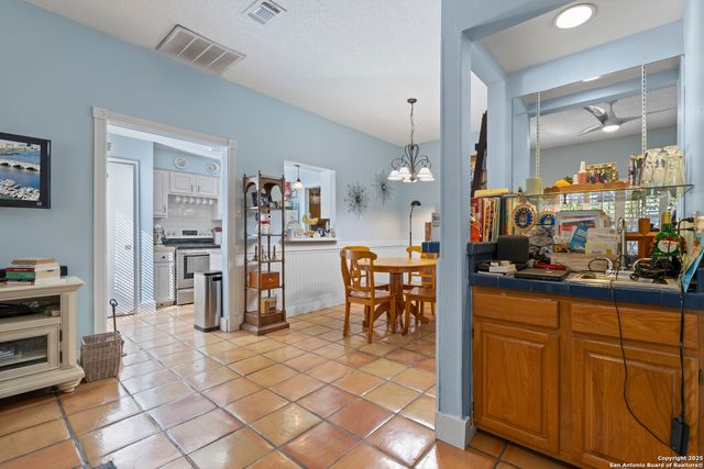 829 W Bitters Rd Apt 703, San Antonio, TX 78216