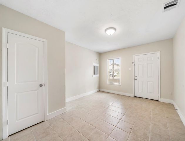 419 W Cleveland Street, Baytown, TX 77520