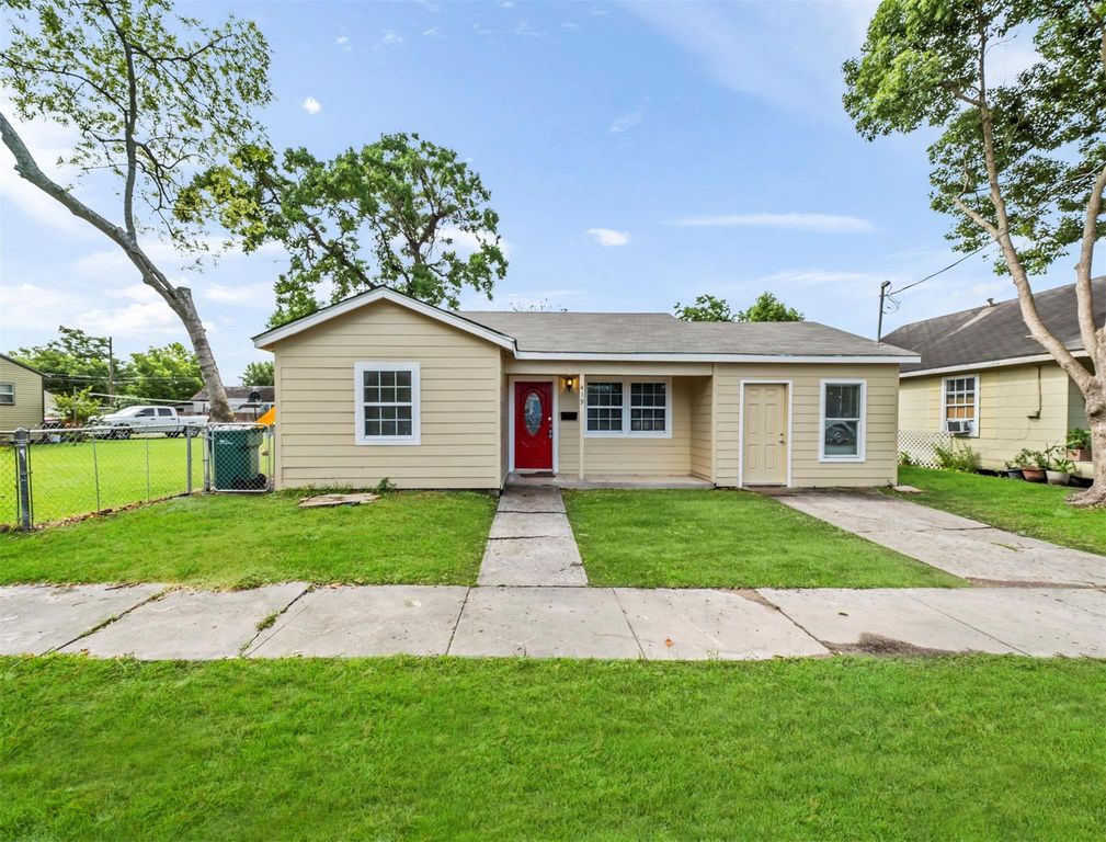 419 W Cleveland Street, Baytown, TX 77520